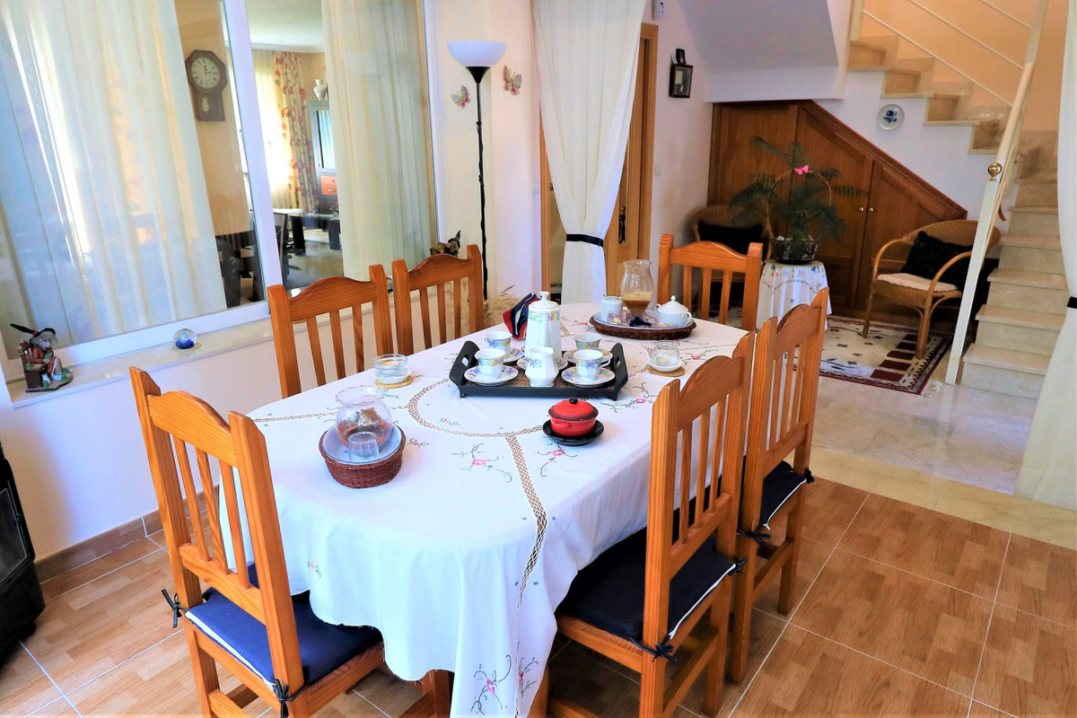 3 Bedroom Villa for Sale in Estepona — view 12