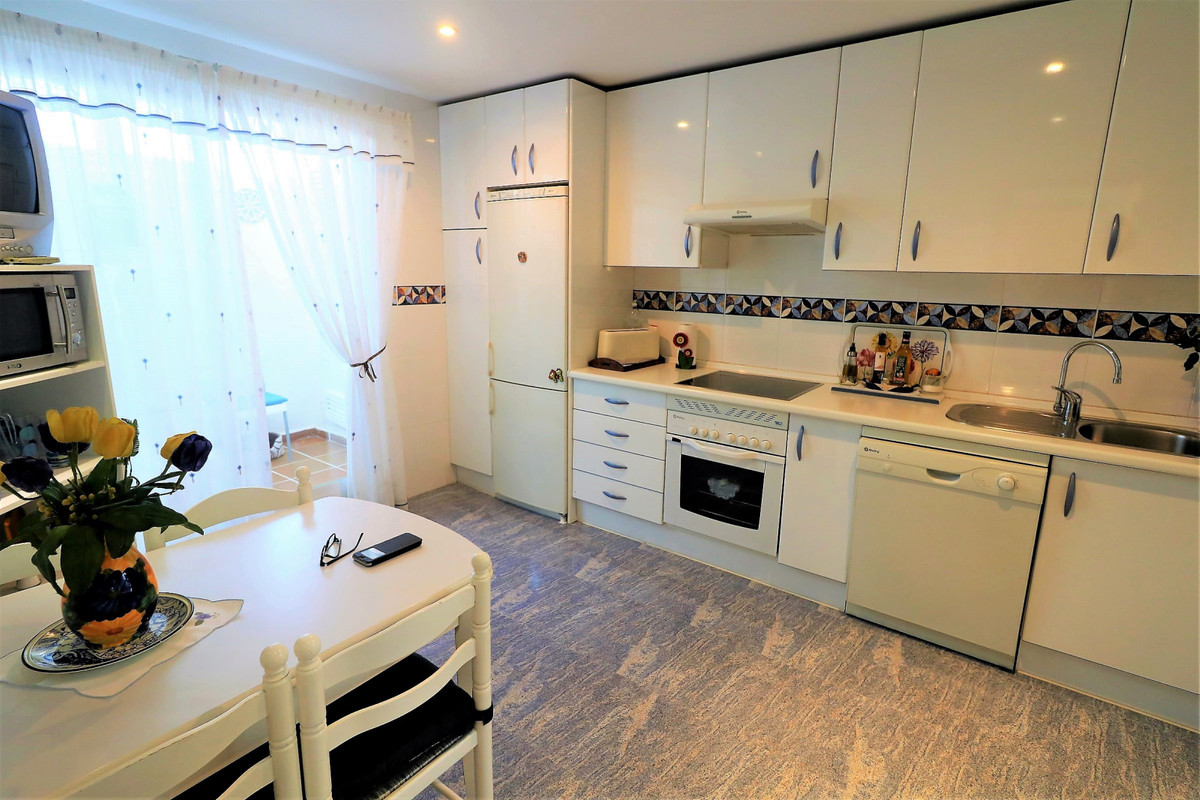 3 Bedroom Villa for Sale in Estepona — view 18