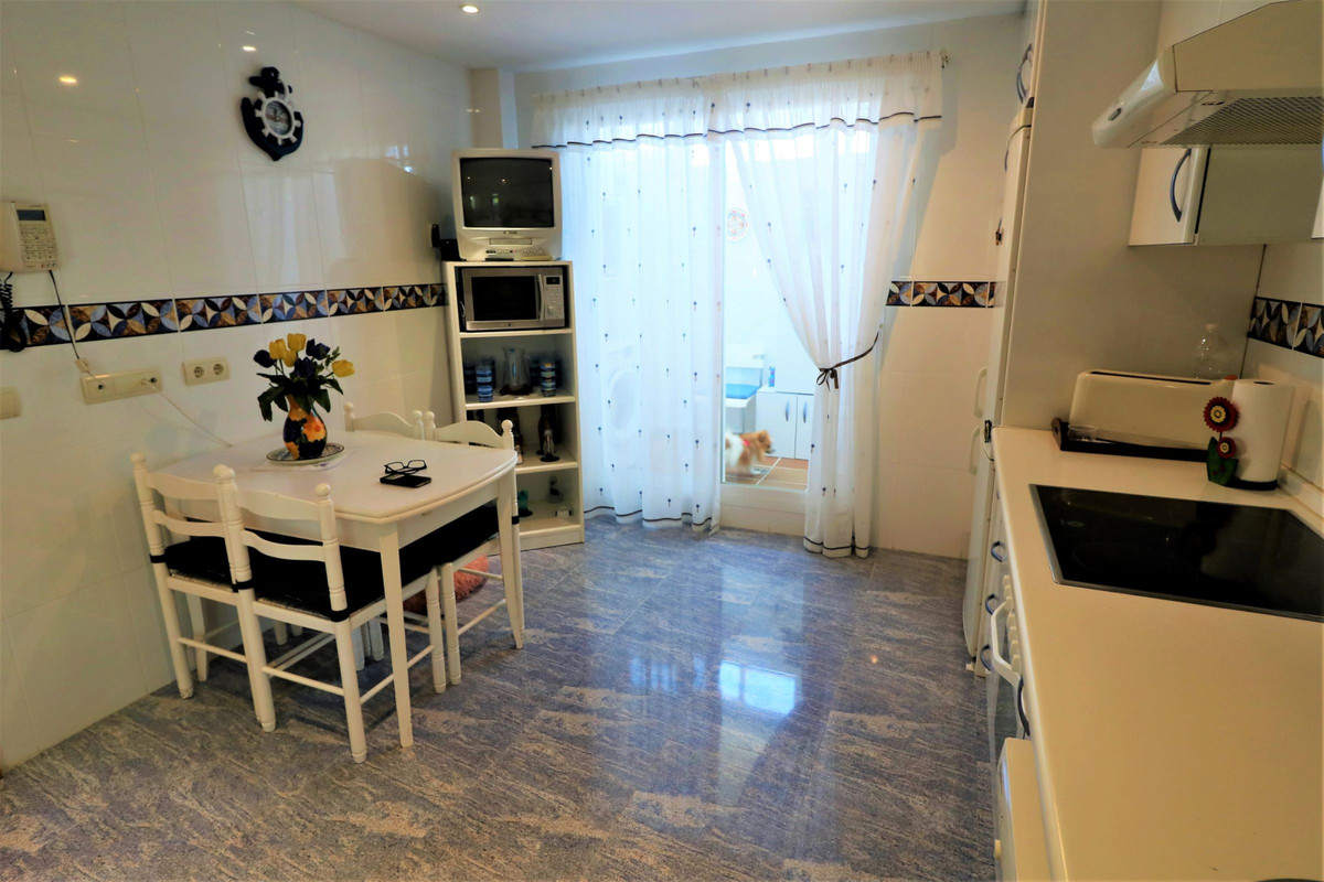 3 Bedroom Villa for Sale in Estepona — view 19