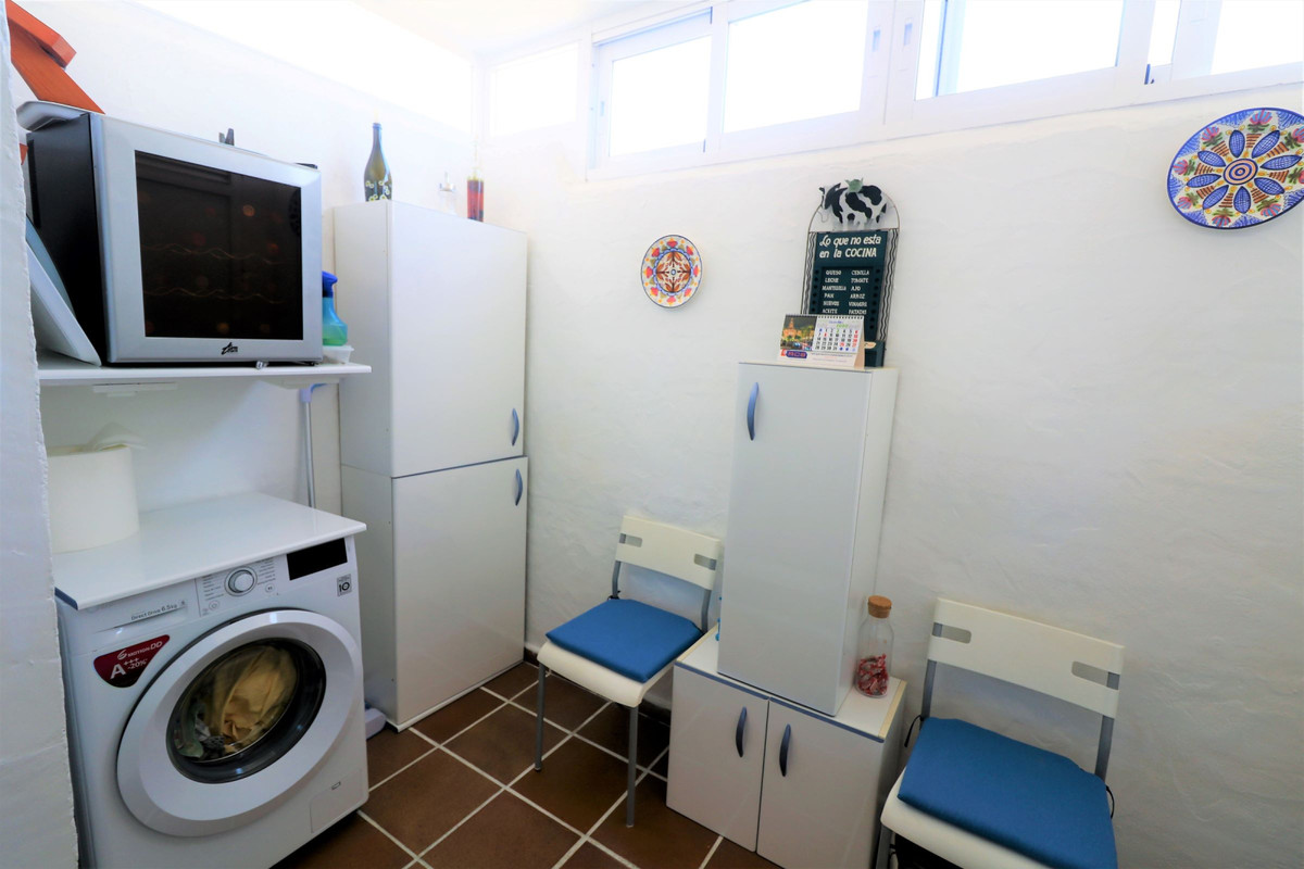3 Bedroom Villa for Sale in Estepona — view 20