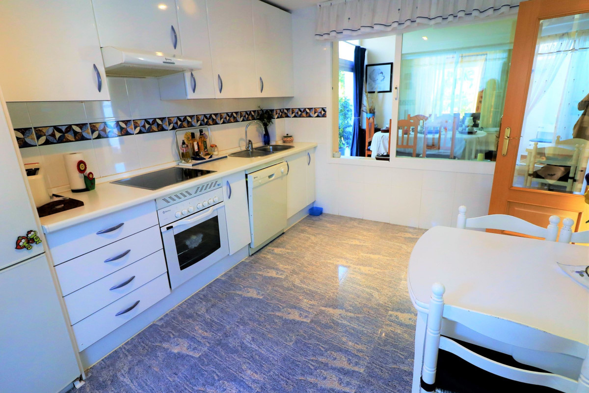 3 Bedroom Villa for Sale in Estepona — 6