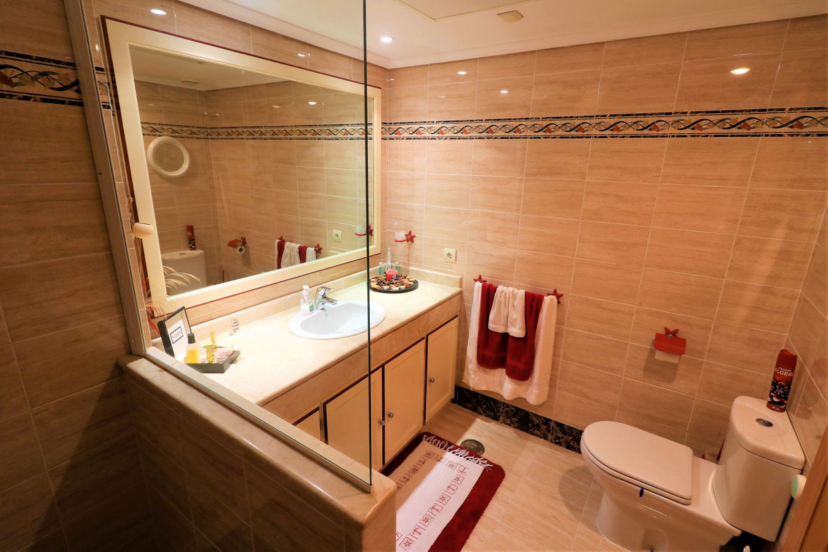 3 Bedroom Villa for Sale in Estepona — 7