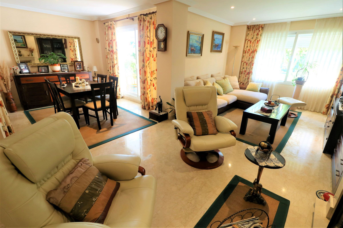 3 Bedroom Villa for Sale in Estepona — 9