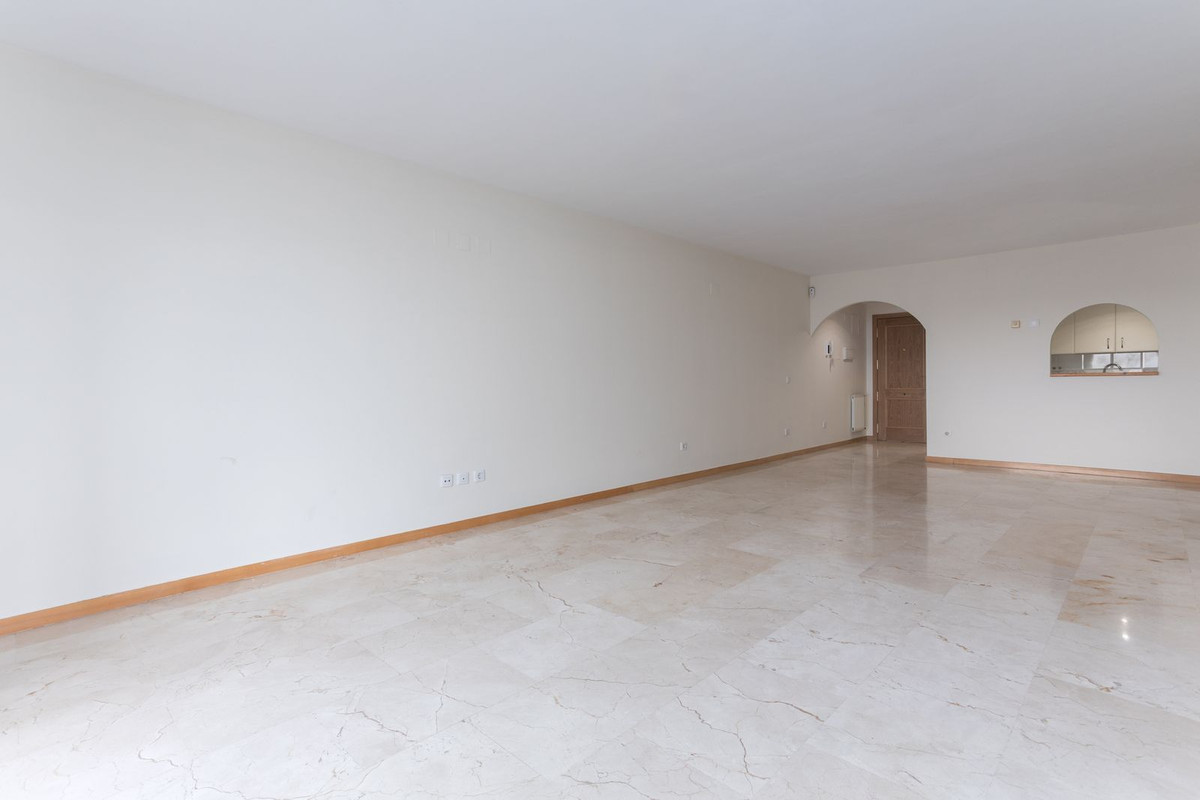 3 Bedroom Apartment for Sale in Guadalmina Alta — 2