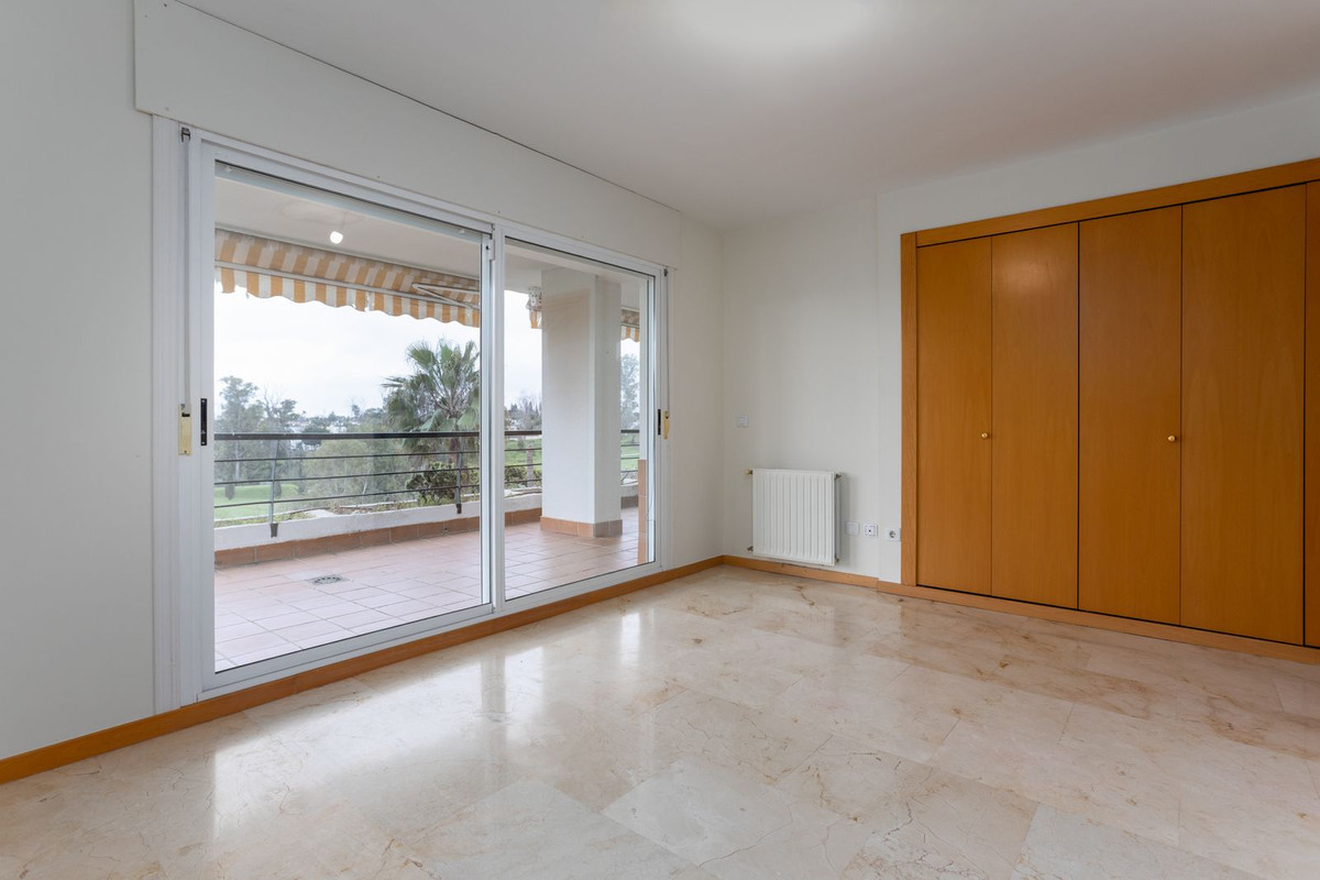 3 Bedroom Apartment for Sale in Guadalmina Alta — view 11