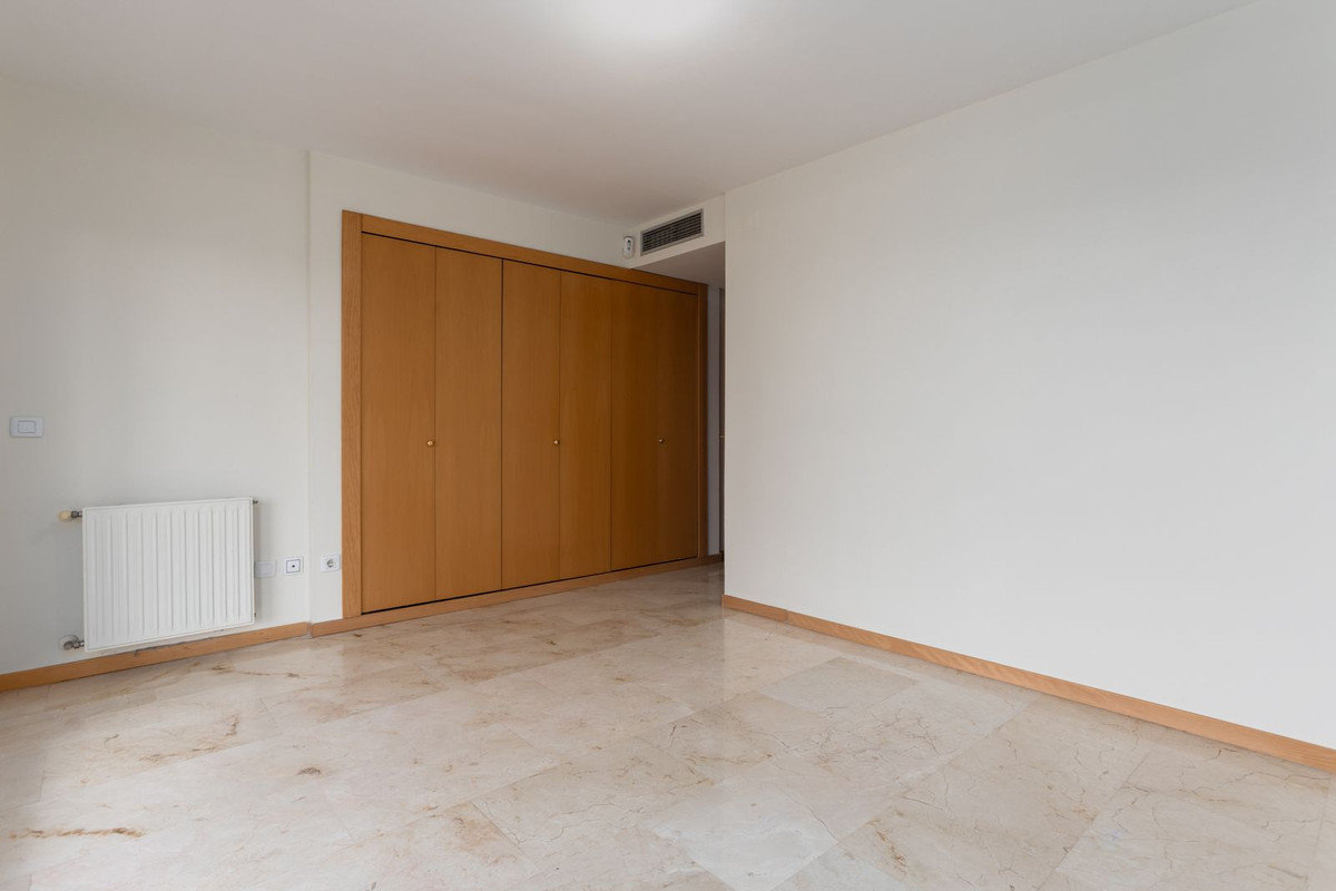 3 Bedroom Apartment for Sale in Guadalmina Alta — view 12
