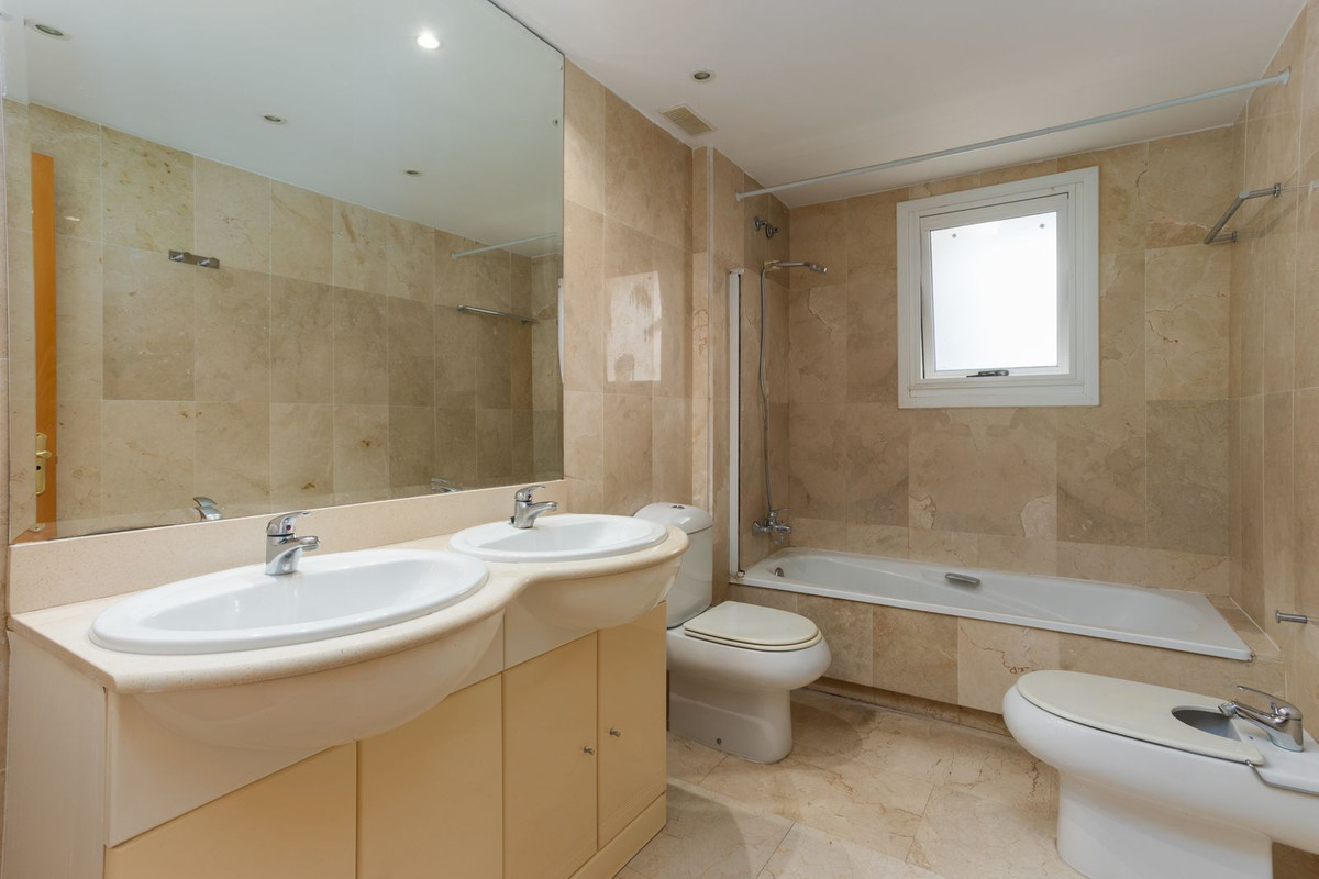 3 Bedroom Apartment for Sale in Guadalmina Alta — view 14