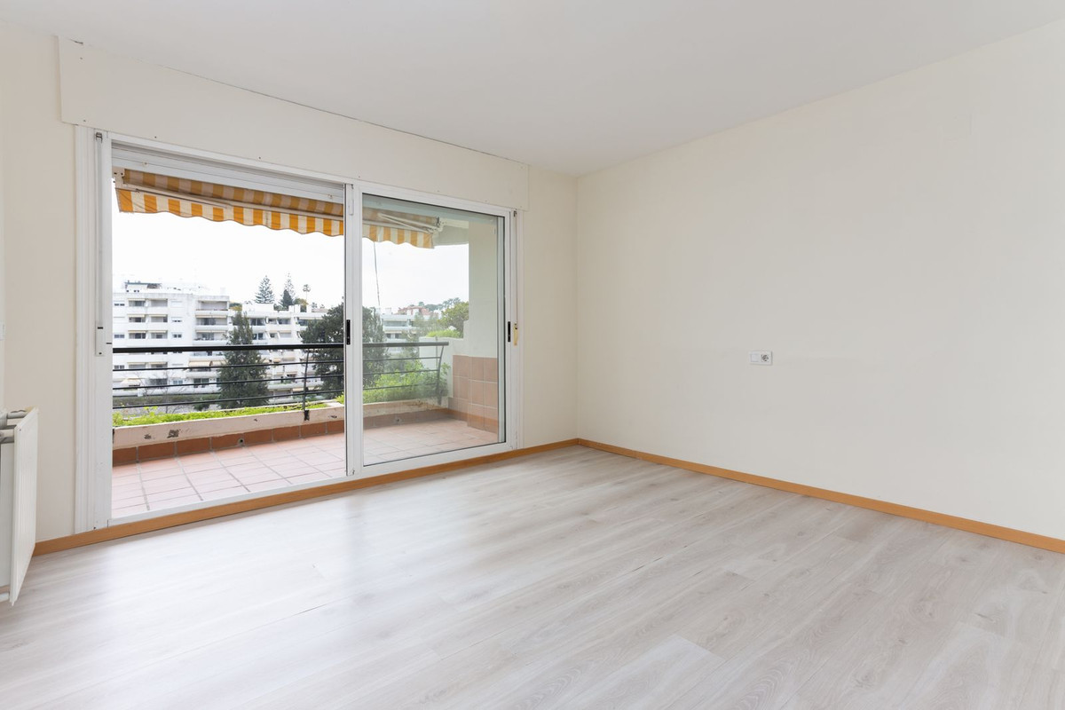 3 Bedroom Apartment for Sale in Guadalmina Alta — view 20