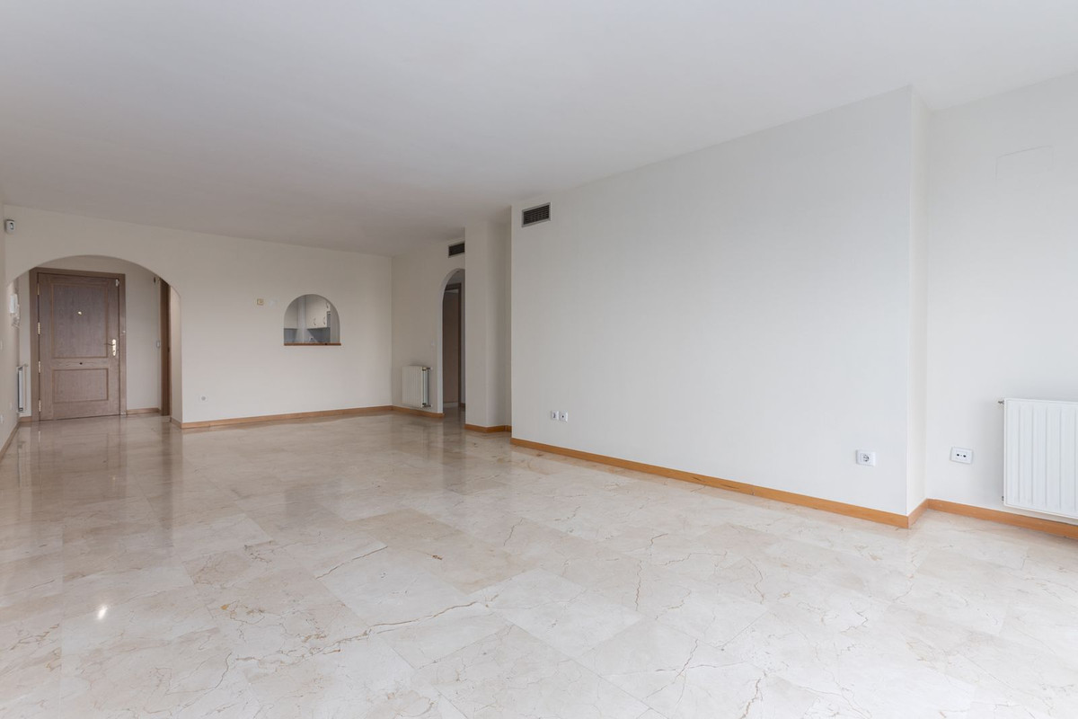 3 Bedroom Apartment for Sale in Guadalmina Alta — 3
