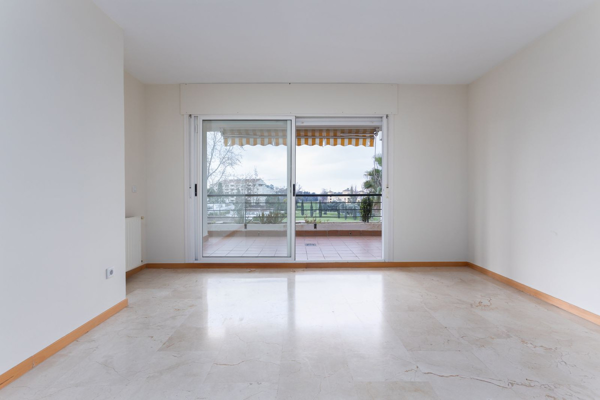 3 Bedroom Apartment for Sale in Guadalmina Alta — 4