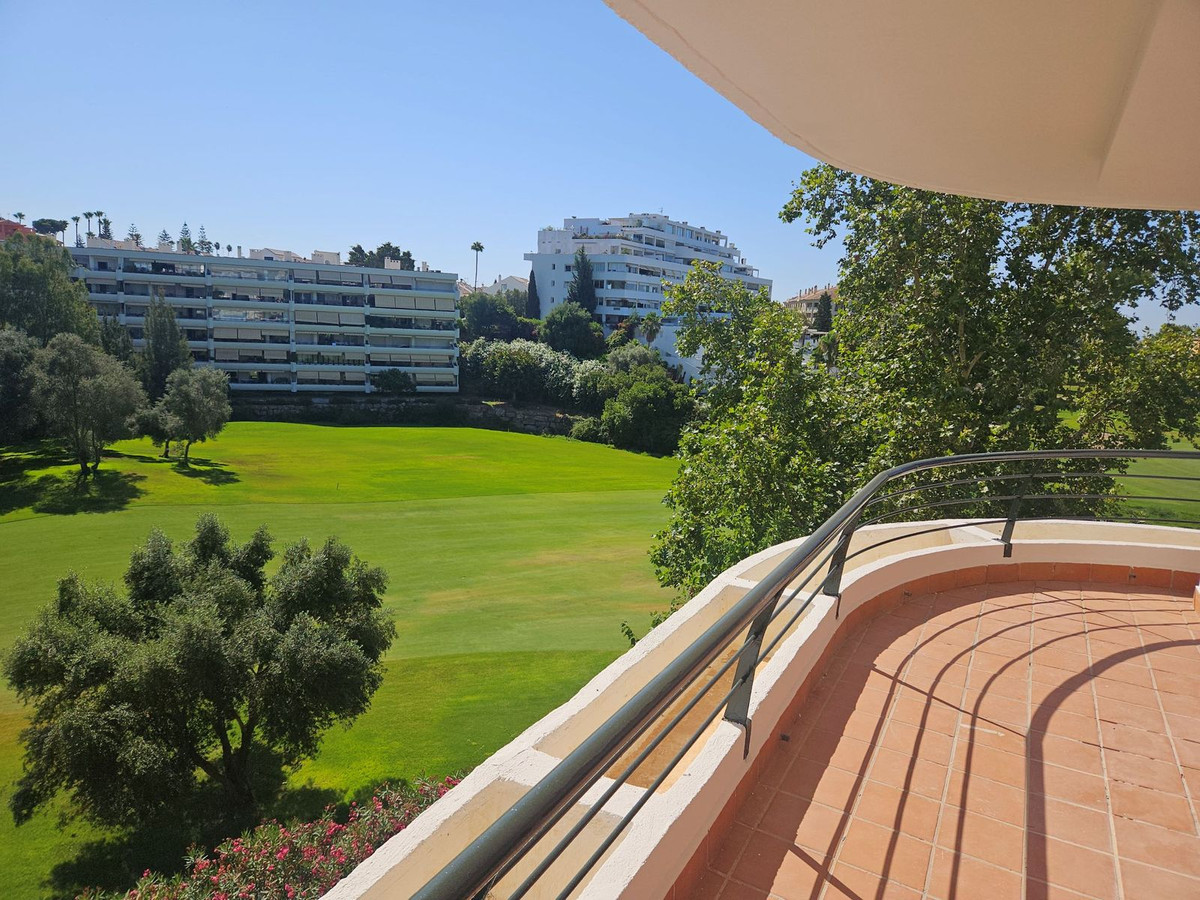 3 Bedroom Apartment for Sale in Guadalmina Alta — 8