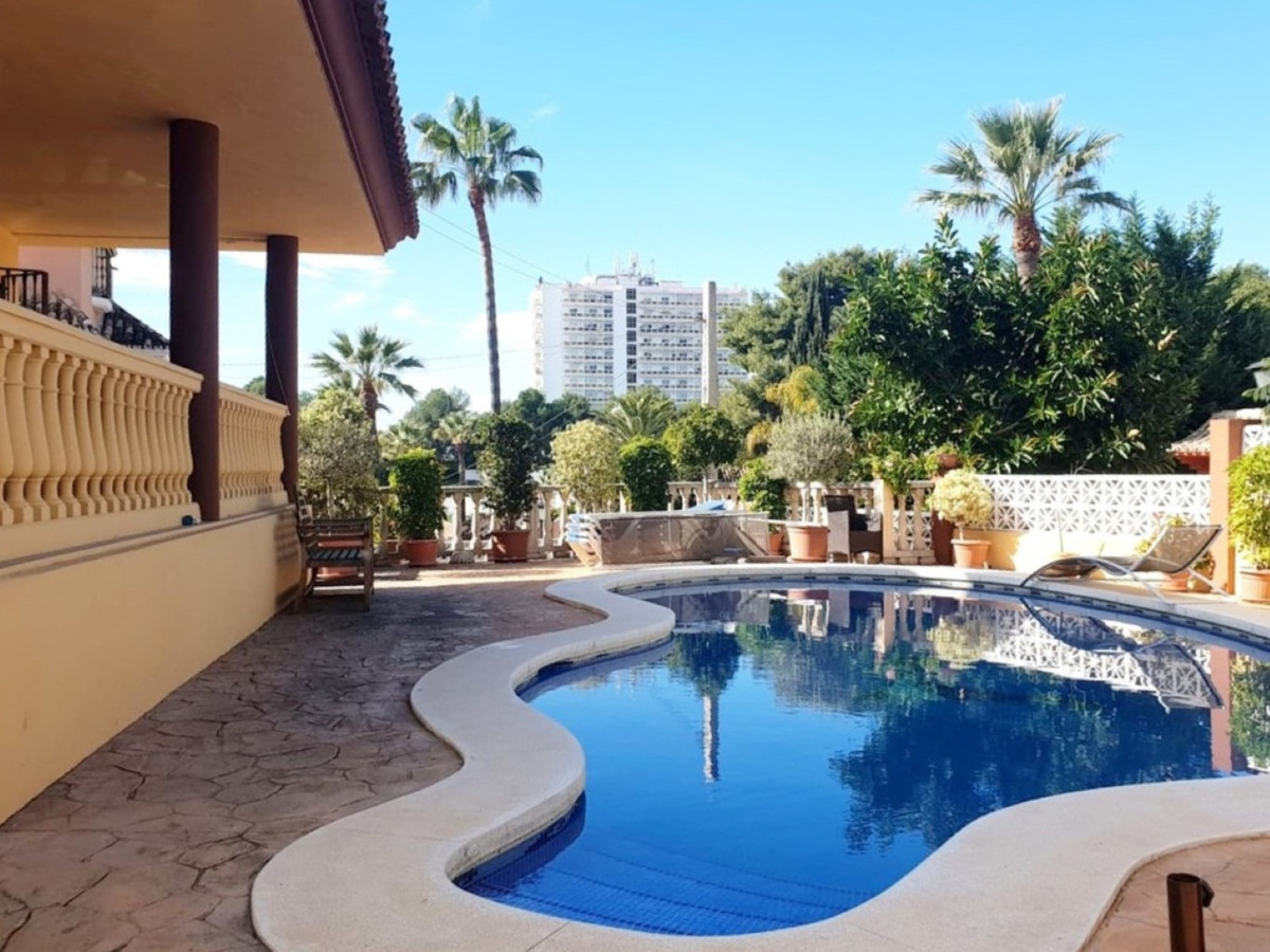 5 Bedroom Villa for Sale in Nueva Andalucía