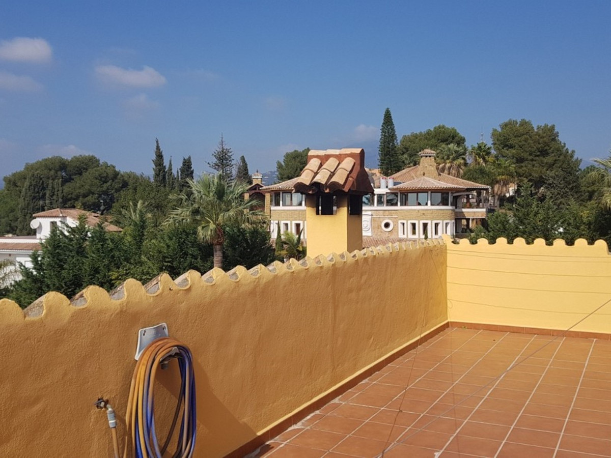 5 Bedroom Villa for Sale in Nueva Andalucía — view 11