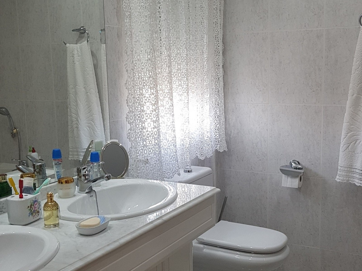 5 Bedroom Villa for Sale in Nueva Andalucía — view 15
