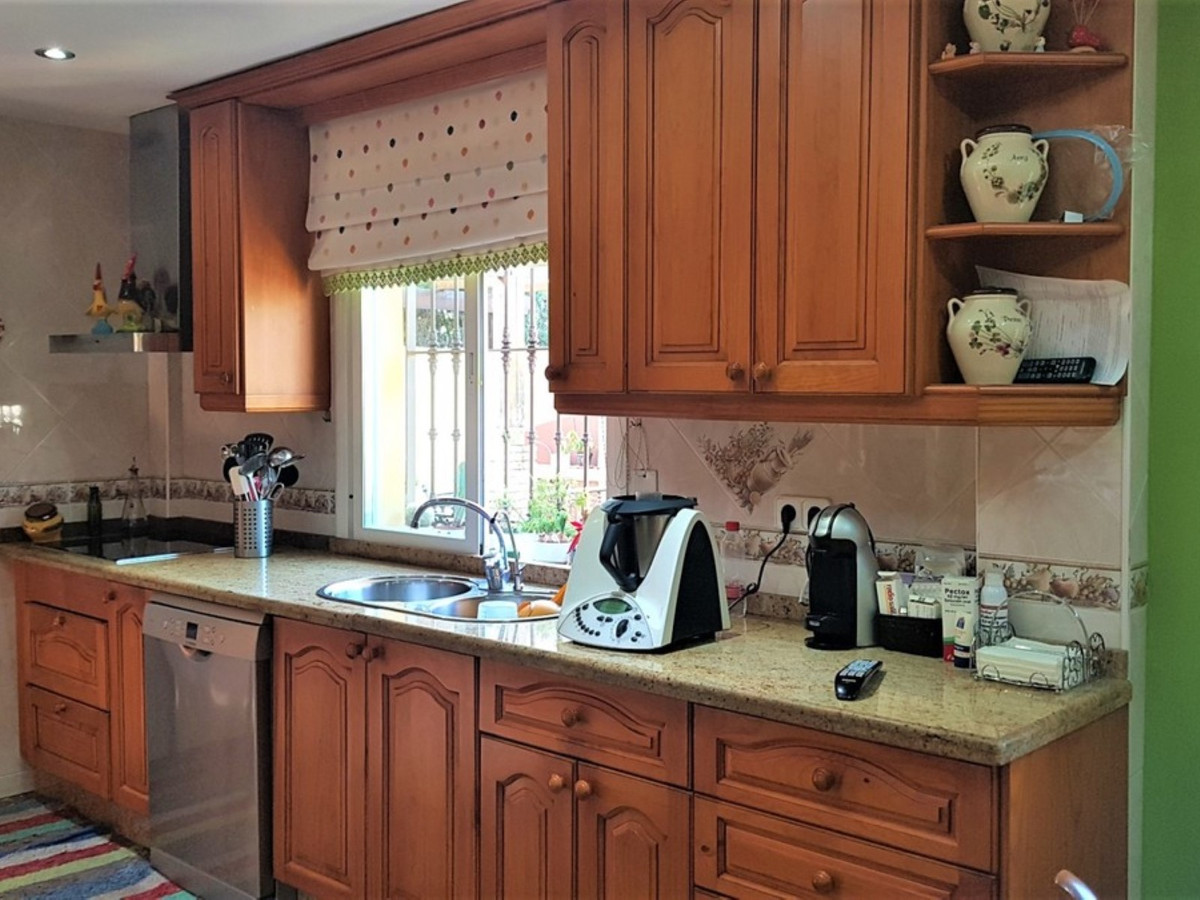 5 Bedroom Villa for Sale in Nueva Andalucía — view 17