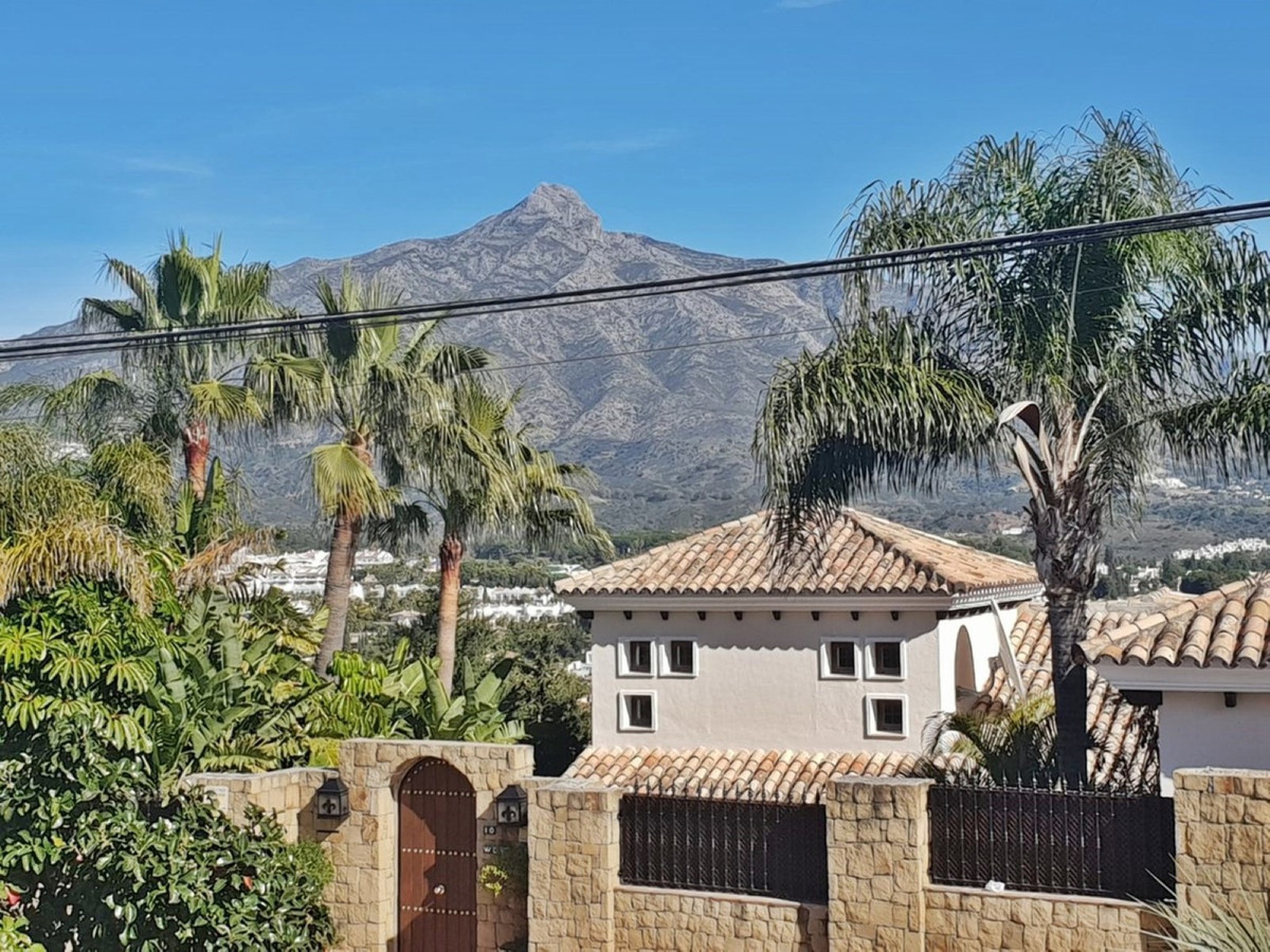 5 Bedroom Villa for Sale in Nueva Andalucía — 3