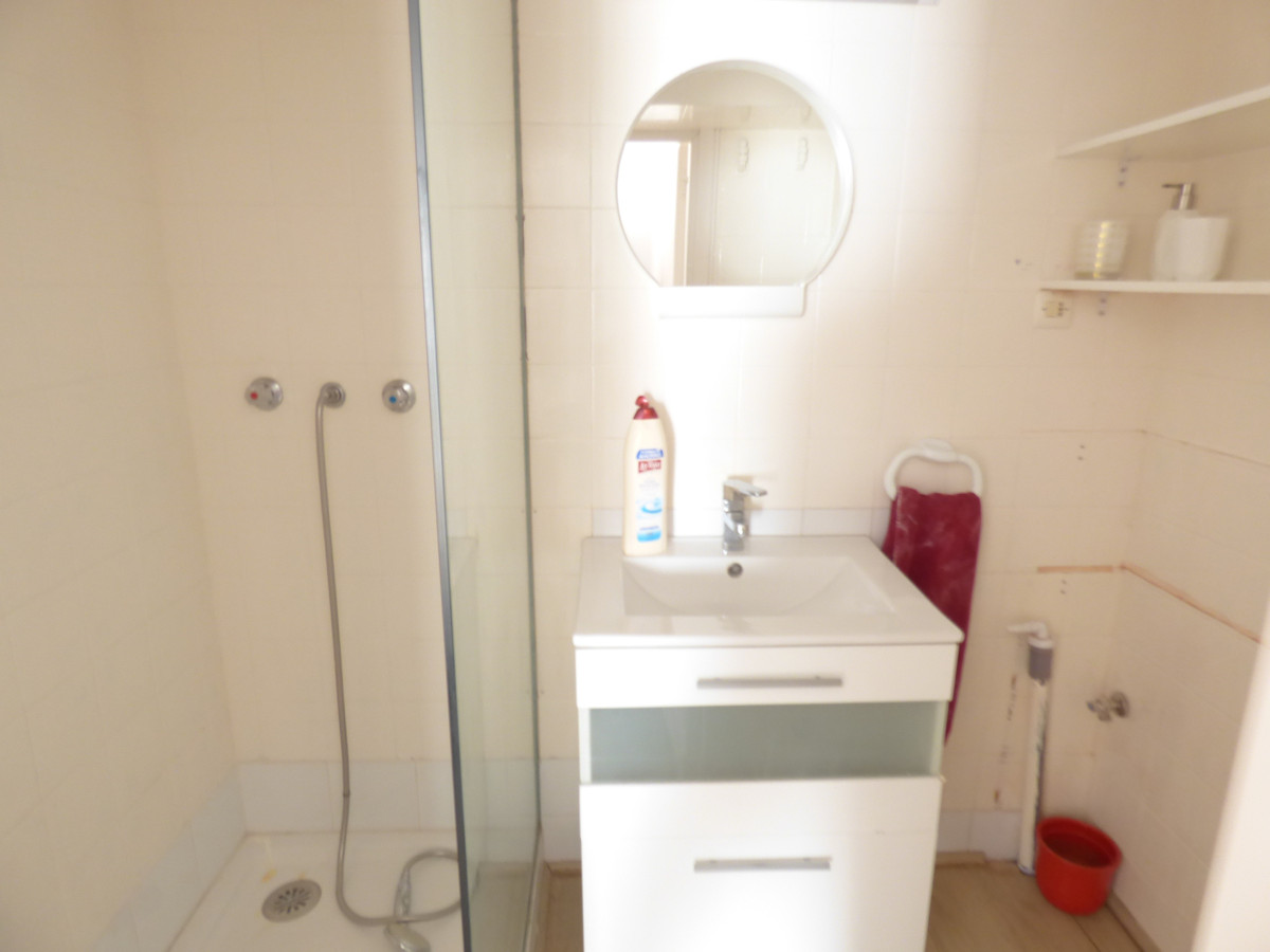 2 Bedroom Villa for Sale in Marbella — view 10