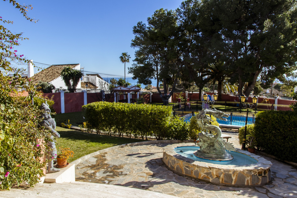 6 Bedroom Villa for Sale in Estepona — view 11