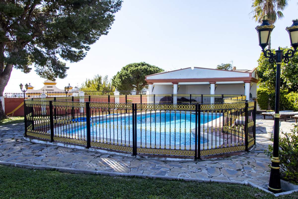 6 Bedroom Villa for Sale in Estepona — view 12