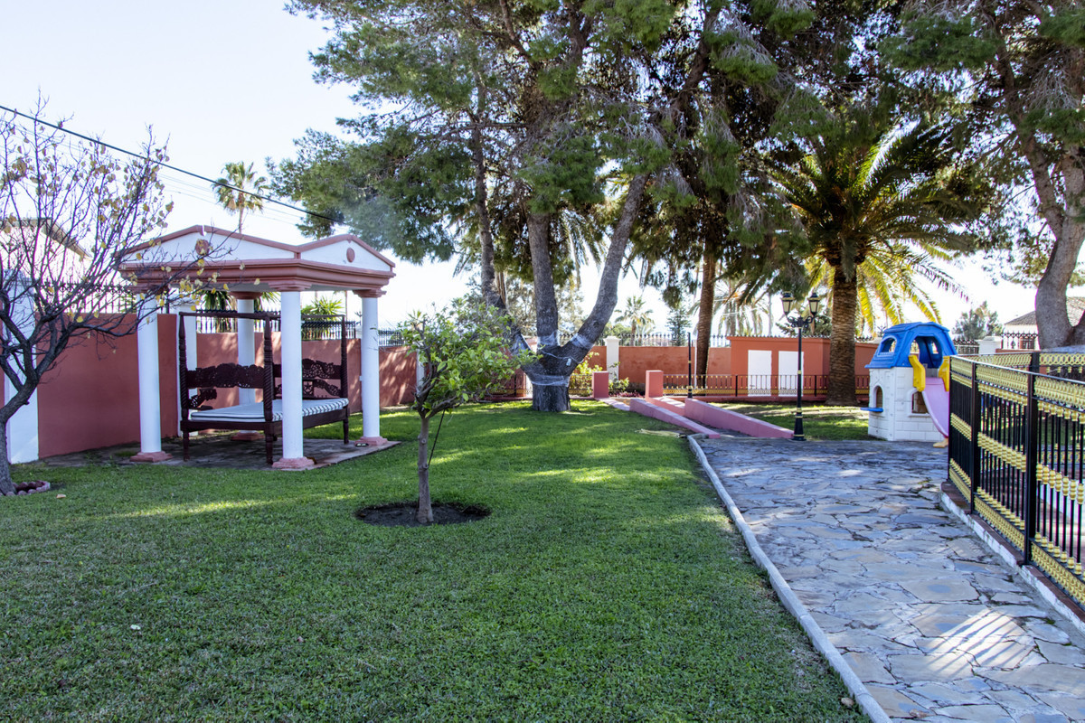 6 Bedroom Villa for Sale in Estepona — view 13