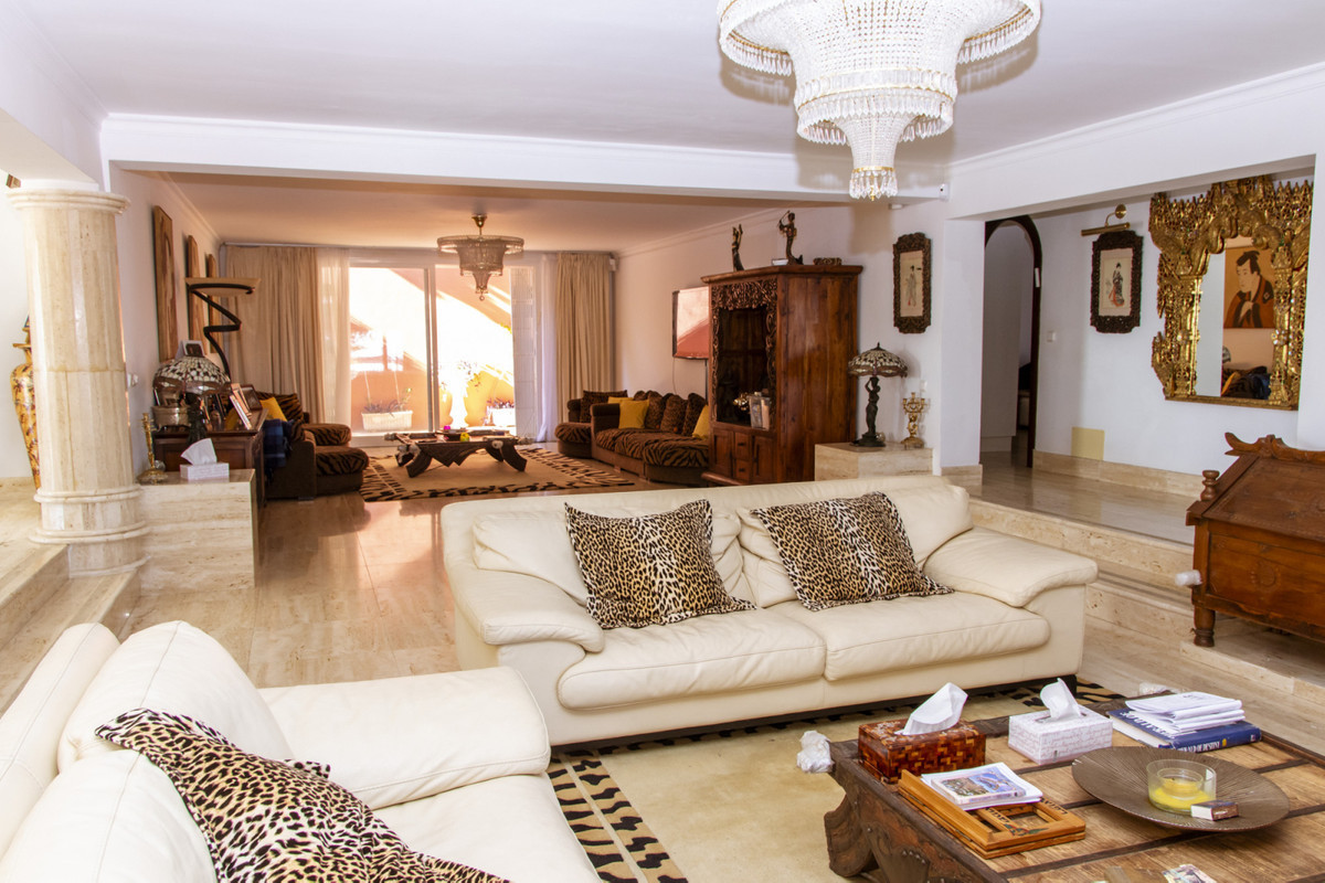 6 Bedroom Villa for Sale in Estepona — view 14