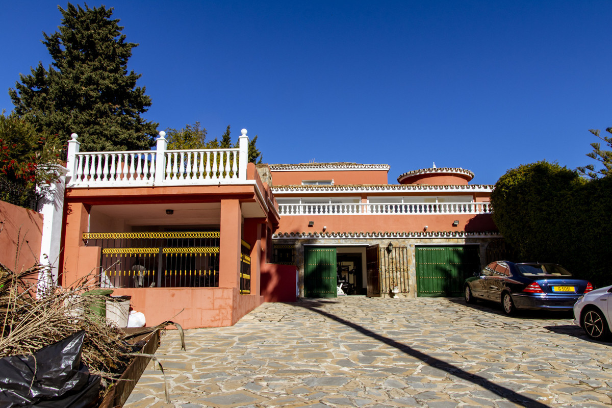 6 Bedroom Villa for Sale in Estepona — view 18