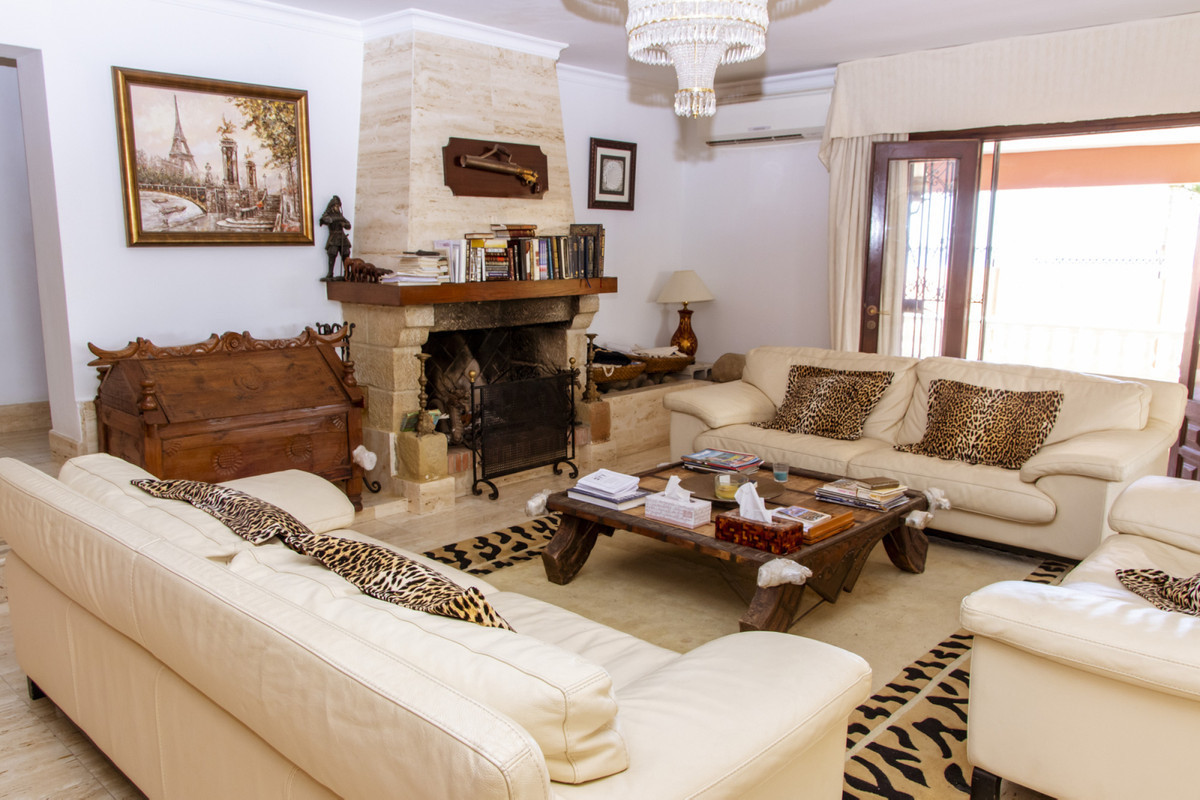 6 Bedroom Villa for Sale in Estepona — view 19