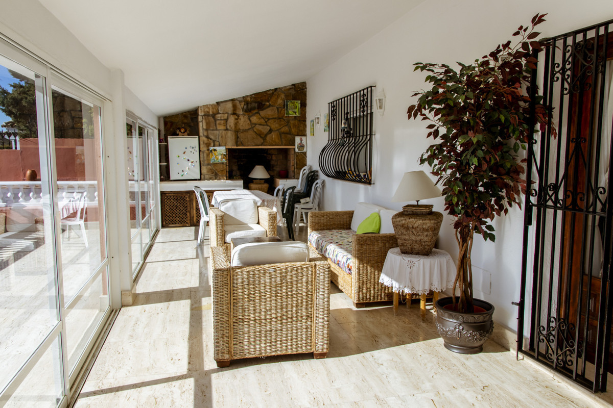 6 Bedroom Villa for Sale in Estepona — 8