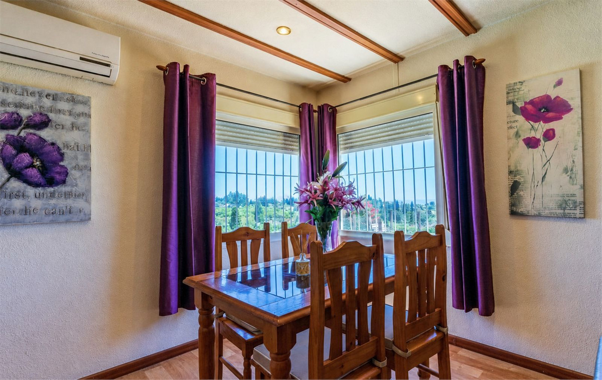3 Bedroom Villa for Sale in Estepona — 2