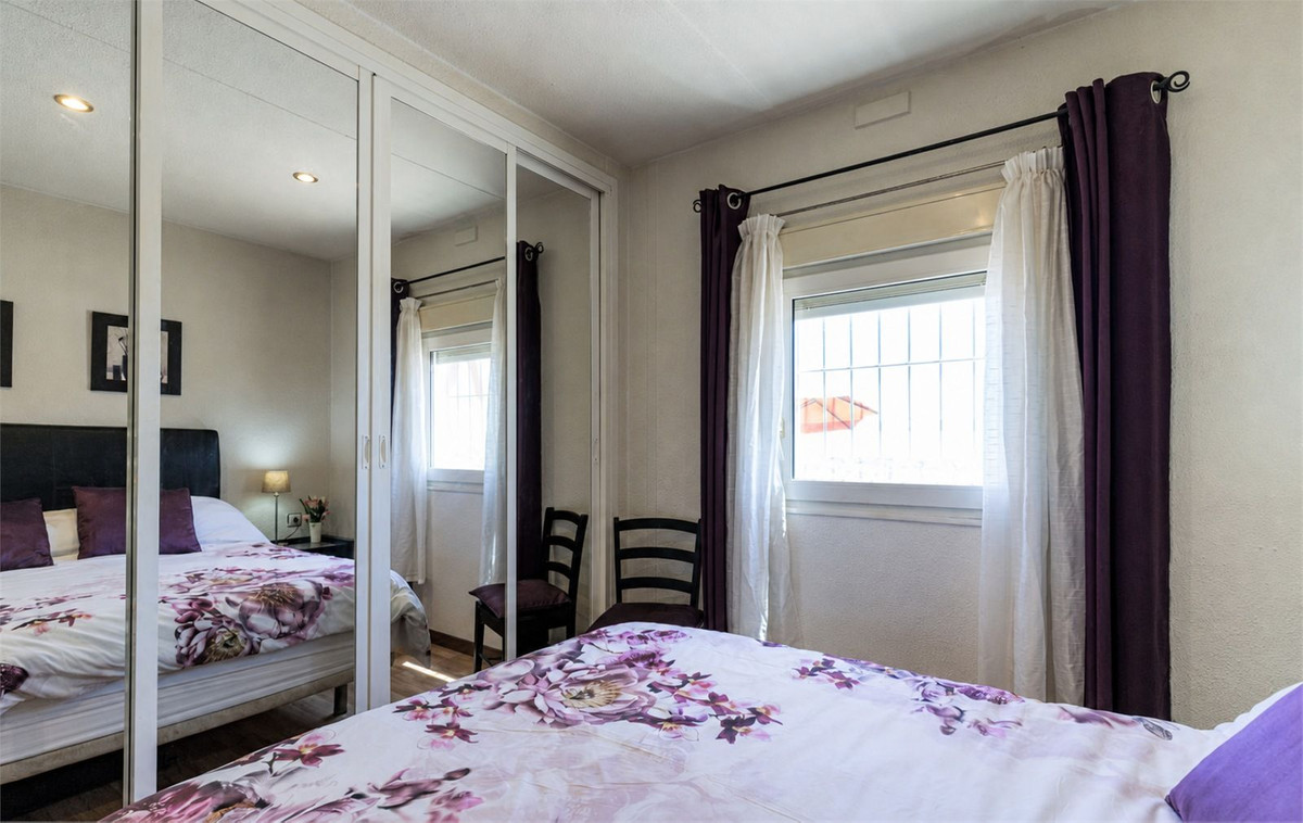 3 Bedroom Villa for Sale in Estepona — view 17