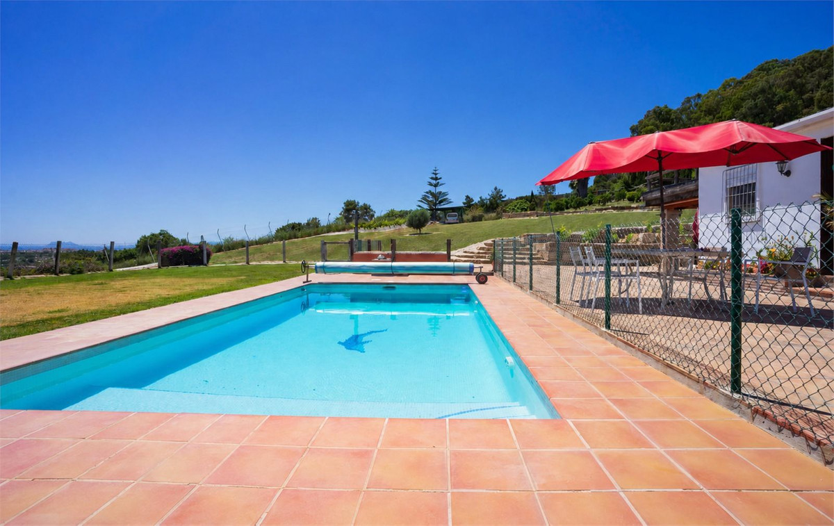 3 Bedroom Villa for Sale in Estepona — 3
