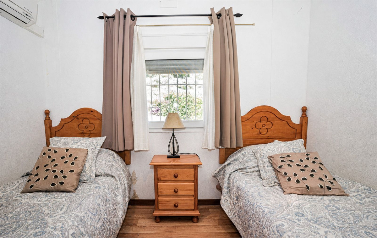 3 Bedroom Villa for Sale in Estepona — 7