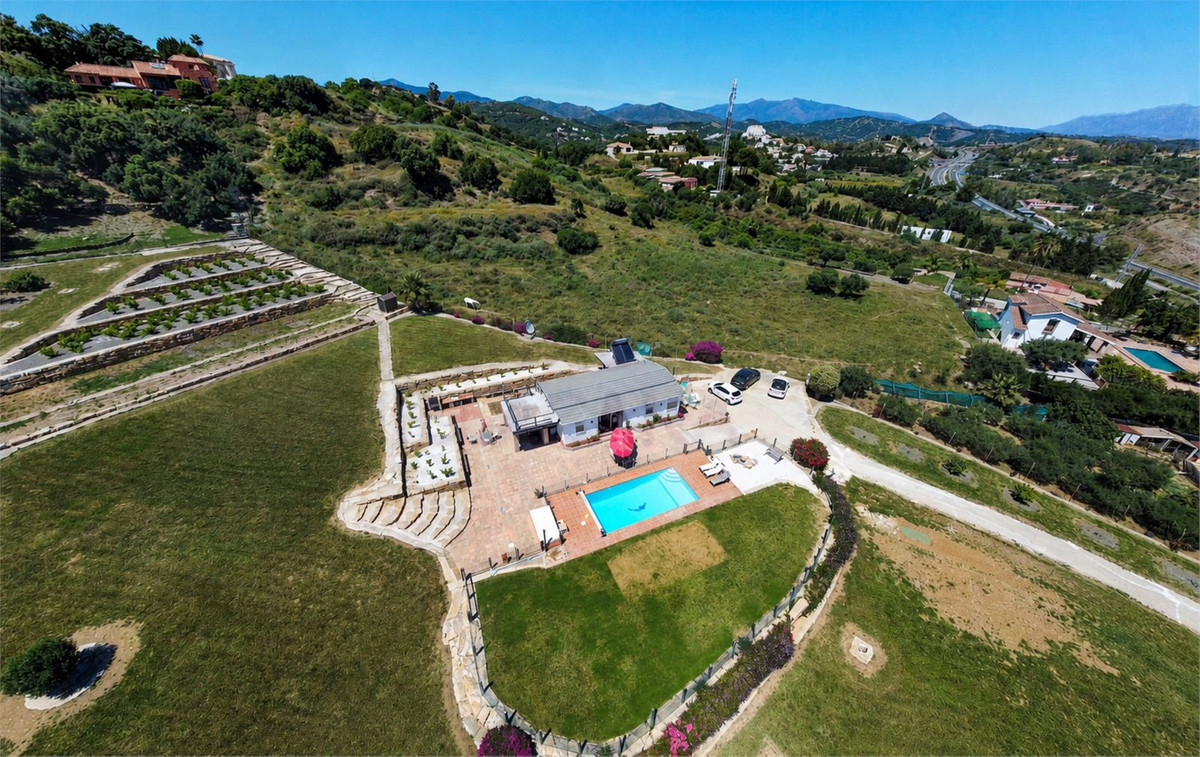 3 Bedroom Villa for Sale in Estepona — 8
