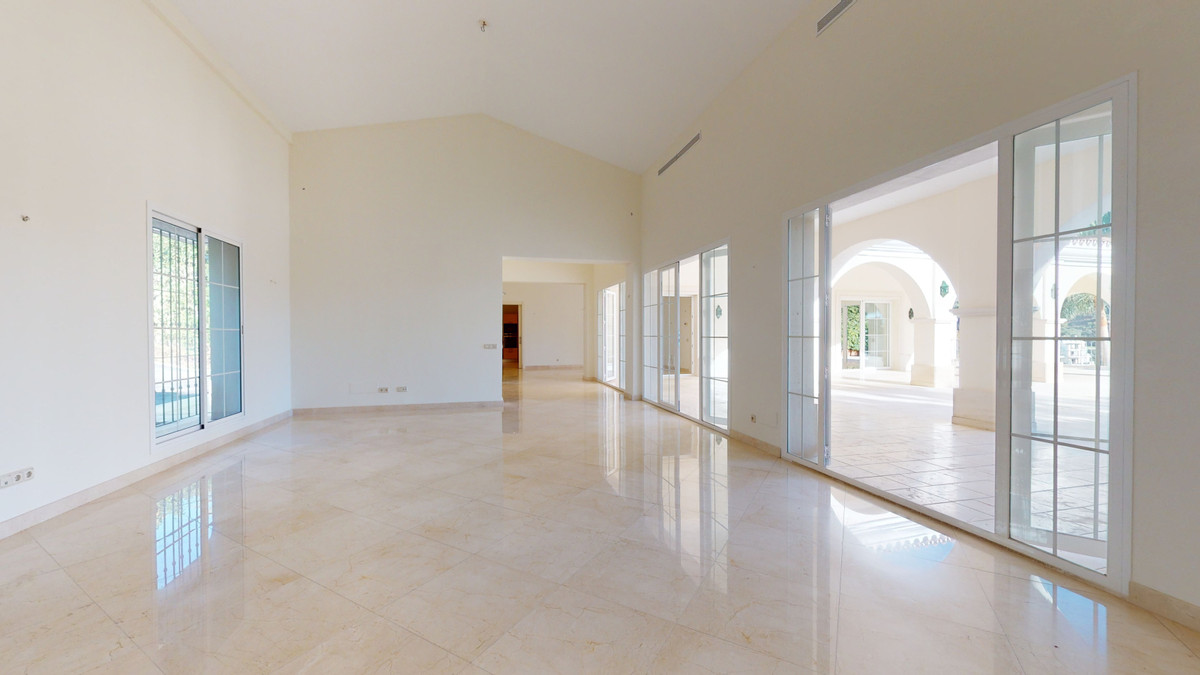 7 Bedroom Villa for Sale in Los Arqueros — 7