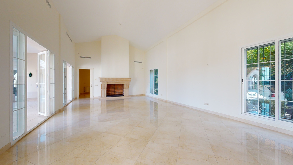 7 Bedroom Villa for Sale in Los Arqueros — 8