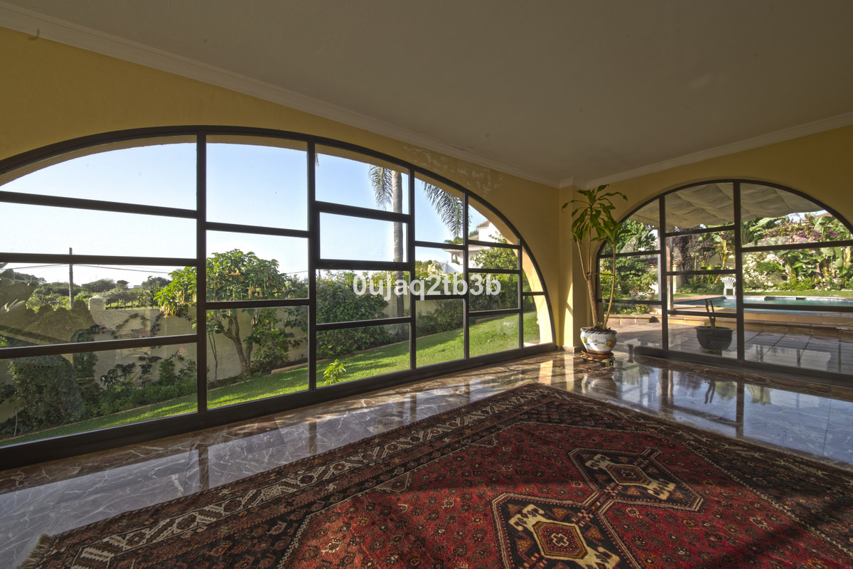 5 Bedroom Villa for Sale in New Golden Mile