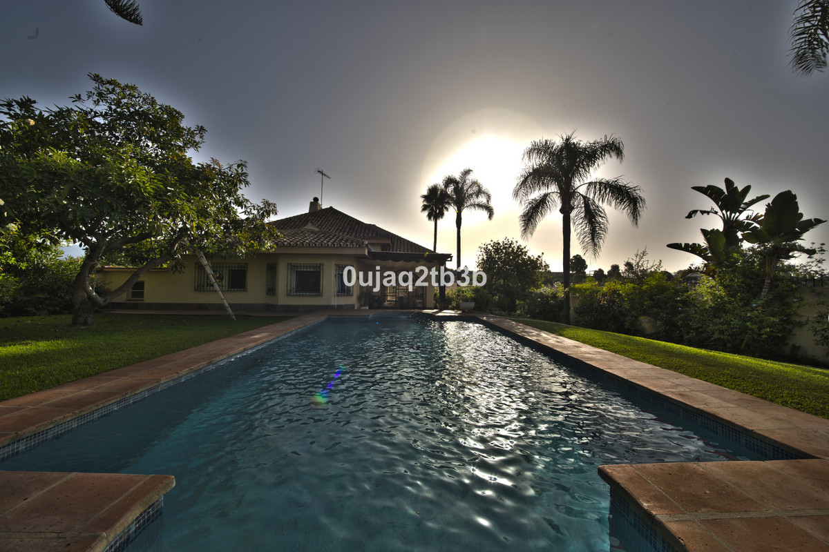 5 Bedroom Villa for Sale in New Golden Mile — view 2
