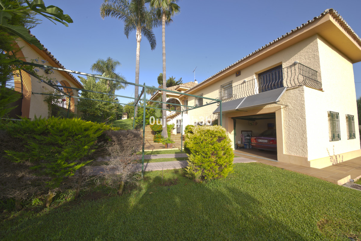 5 Bedroom Villa for Sale in New Golden Mile — view 12