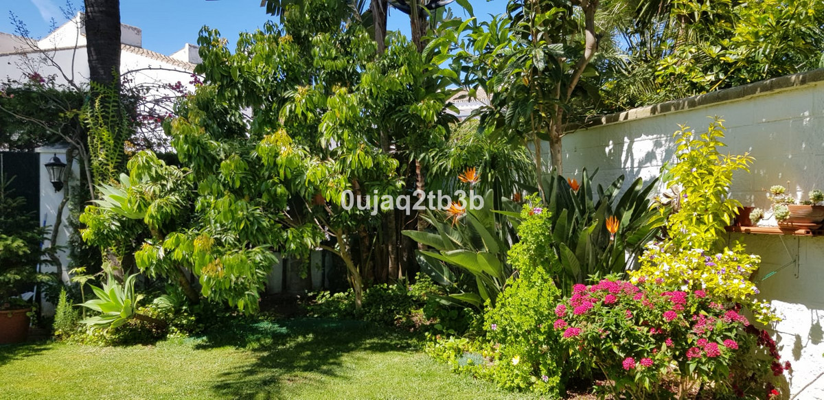 5 Bedroom Villa for Sale in New Golden Mile — view 17