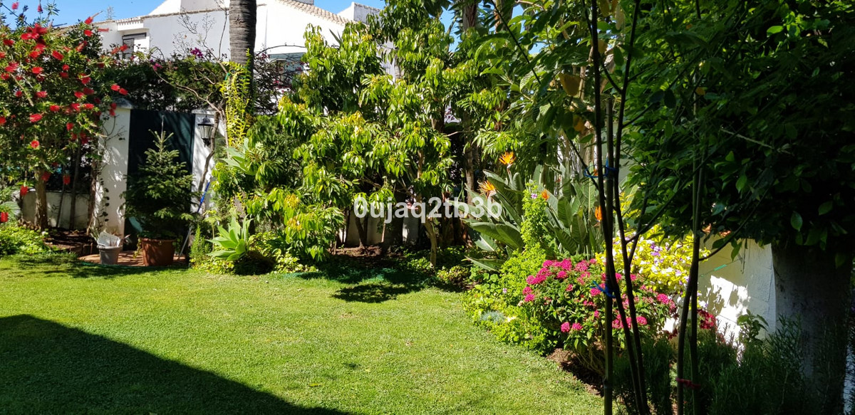 5 Bedroom Villa for Sale in New Golden Mile — view 20