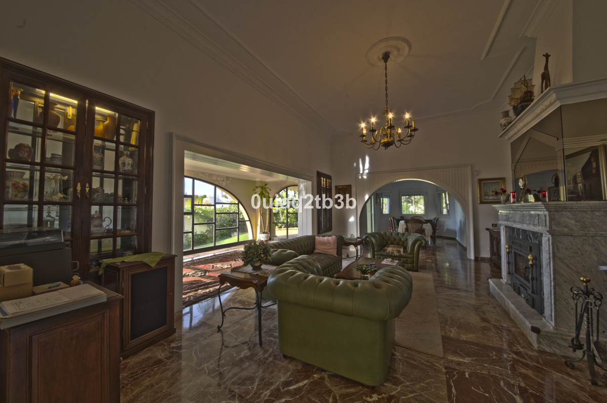 5 Bedroom Villa for Sale in New Golden Mile — view 3