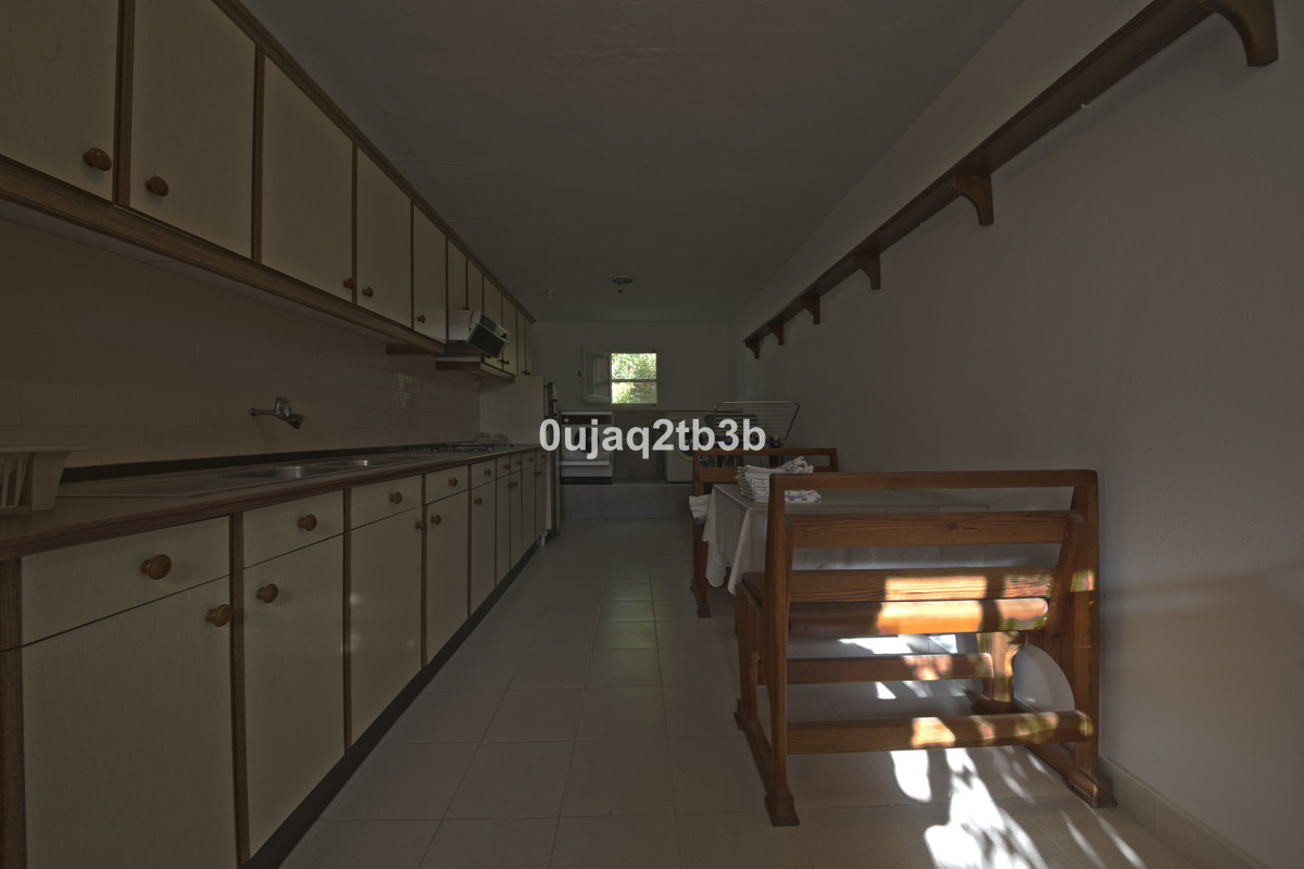 5 Bedroom Villa for Sale in New Golden Mile — view 5