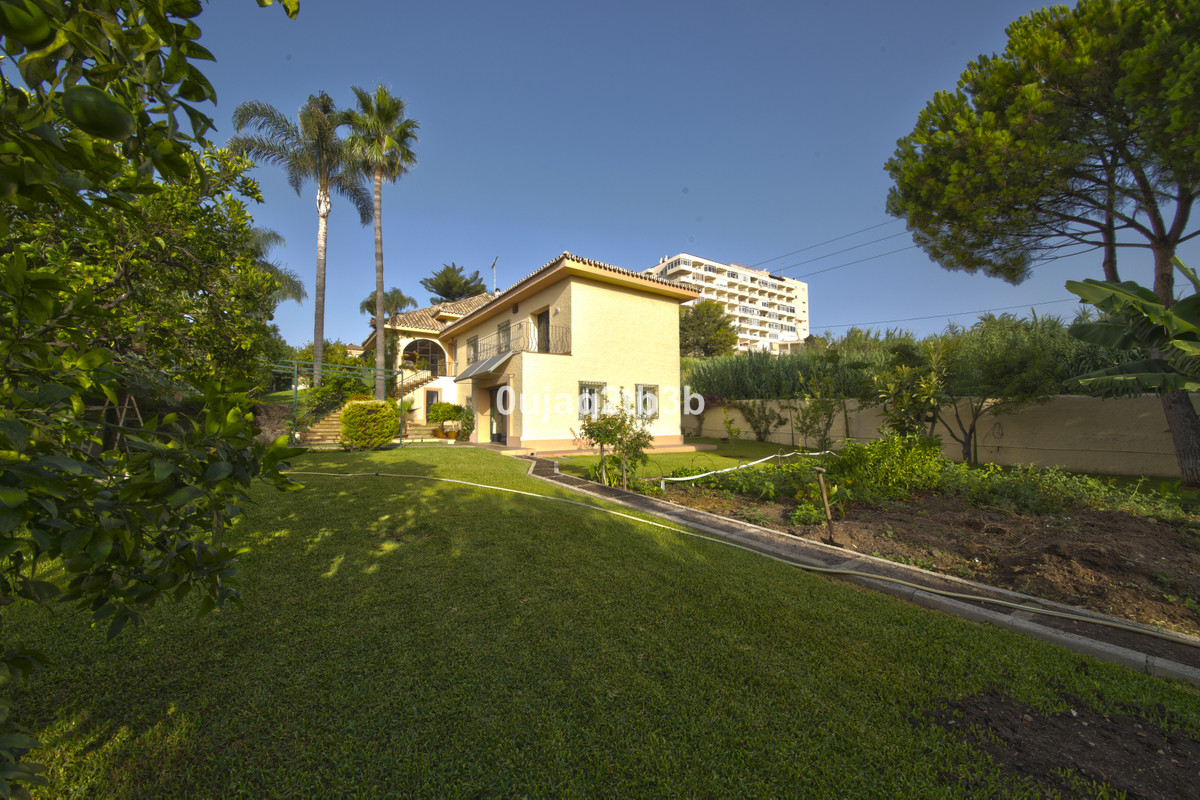 5 Bedroom Villa for Sale in New Golden Mile — view 7