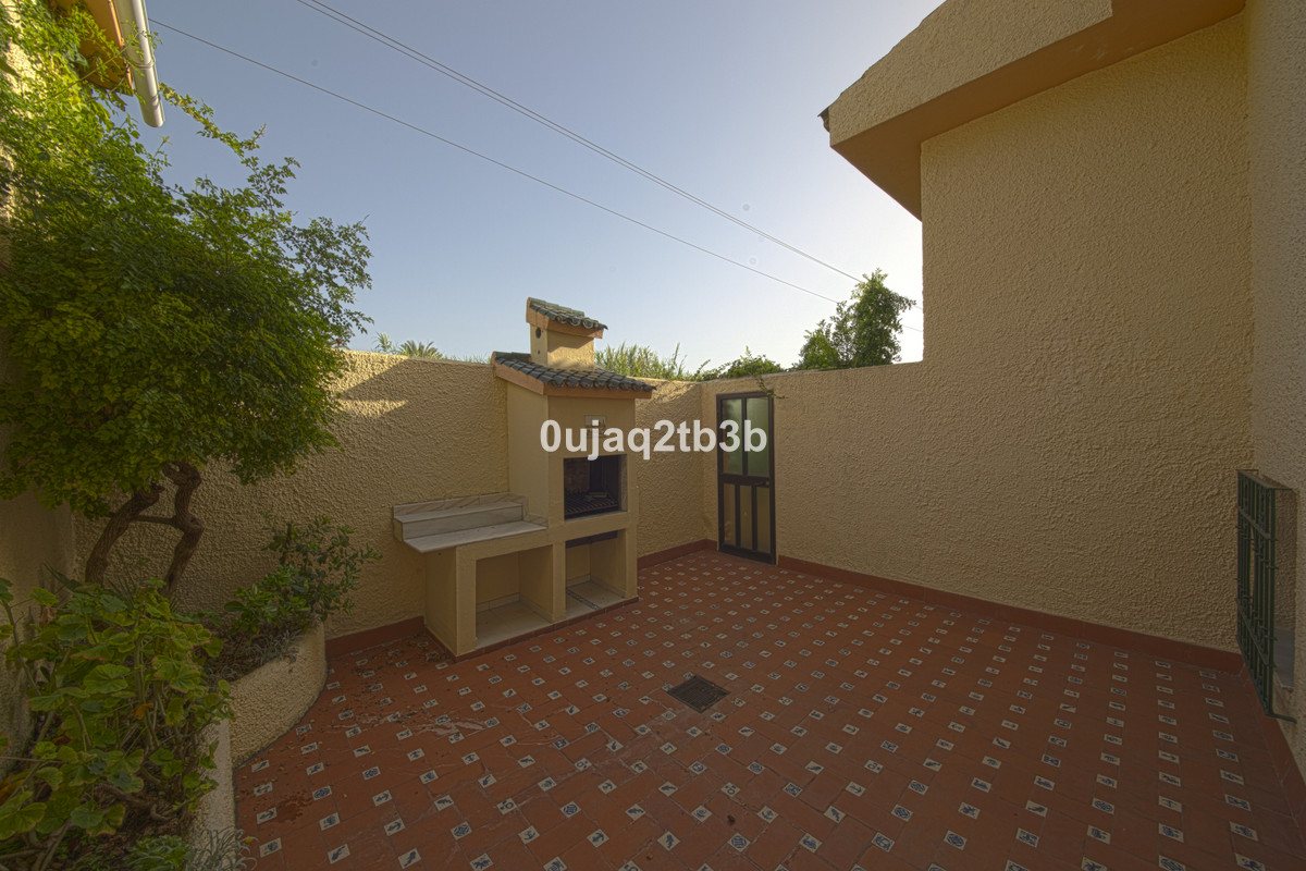 5 Bedroom Villa for Sale in New Golden Mile — view 10