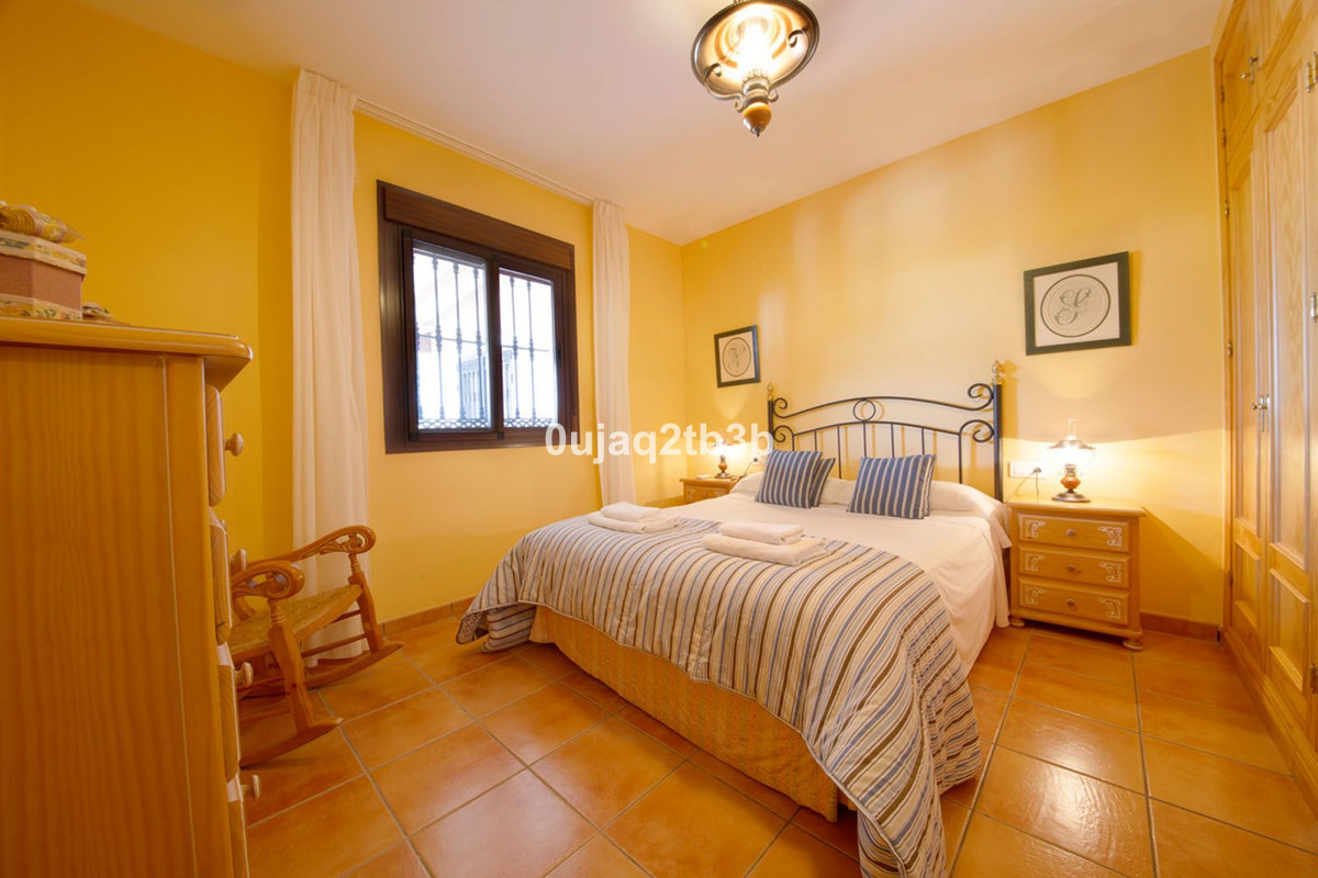 6 Bedroom Villa for Sale in Estepona — view 14