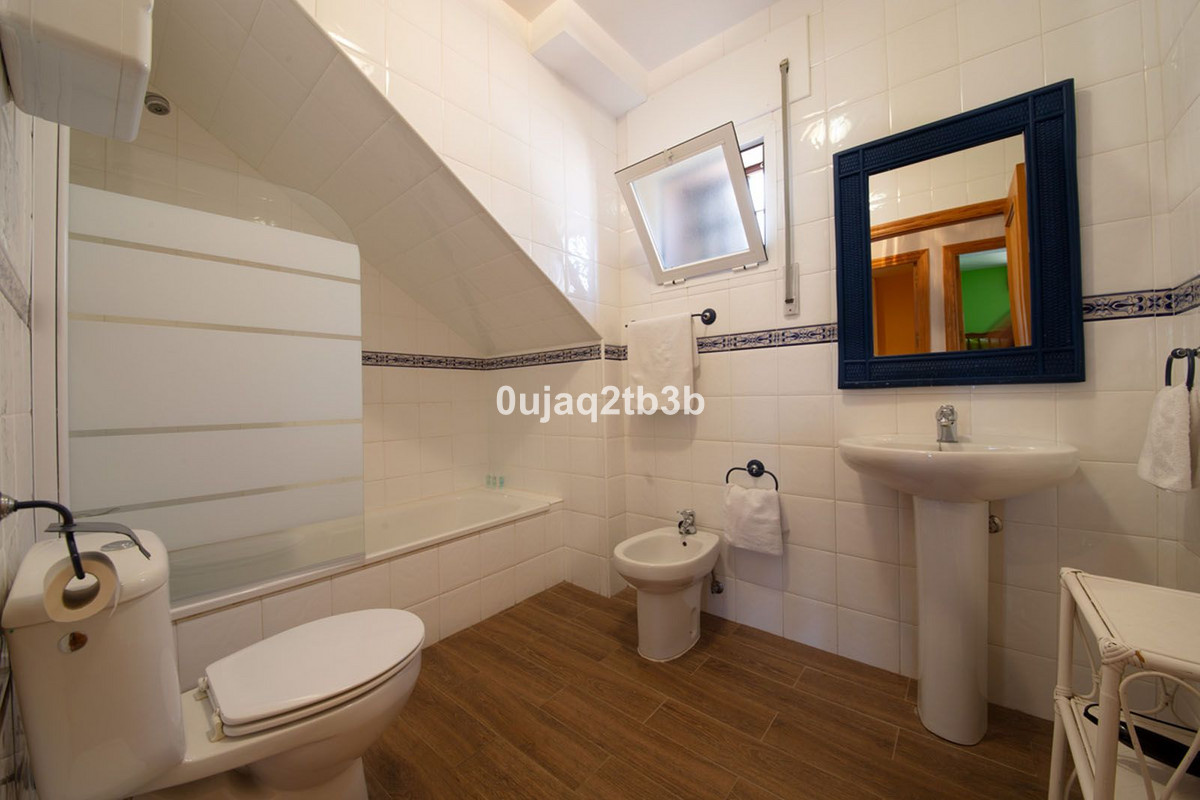 6 Bedroom Villa for Sale in Estepona — view 15