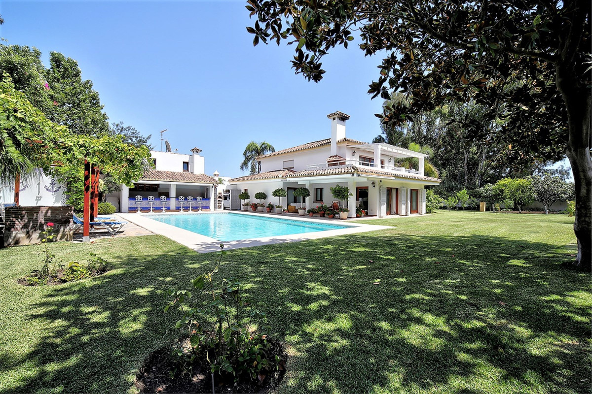5 Bedroom Villa for Sale in Costalita