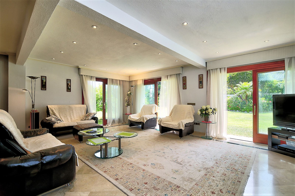 5 Bedroom Villa for Sale in Costalita — view 11