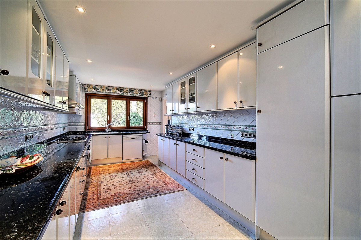5 Bedroom Villa for Sale in Costalita — view 15