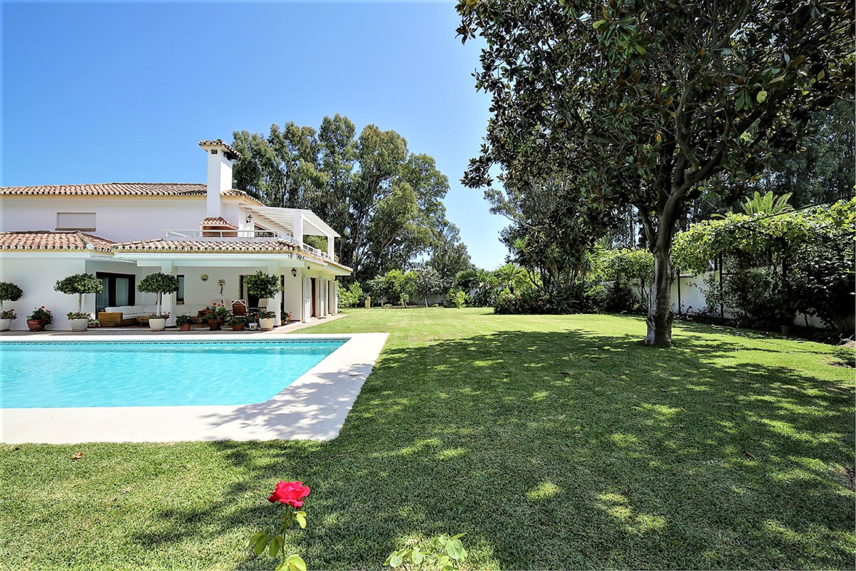 5 Bedroom Villa for Sale in Costalita — 5